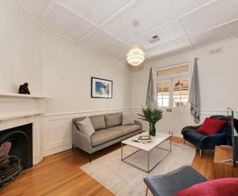 Furnished room in a flatshare