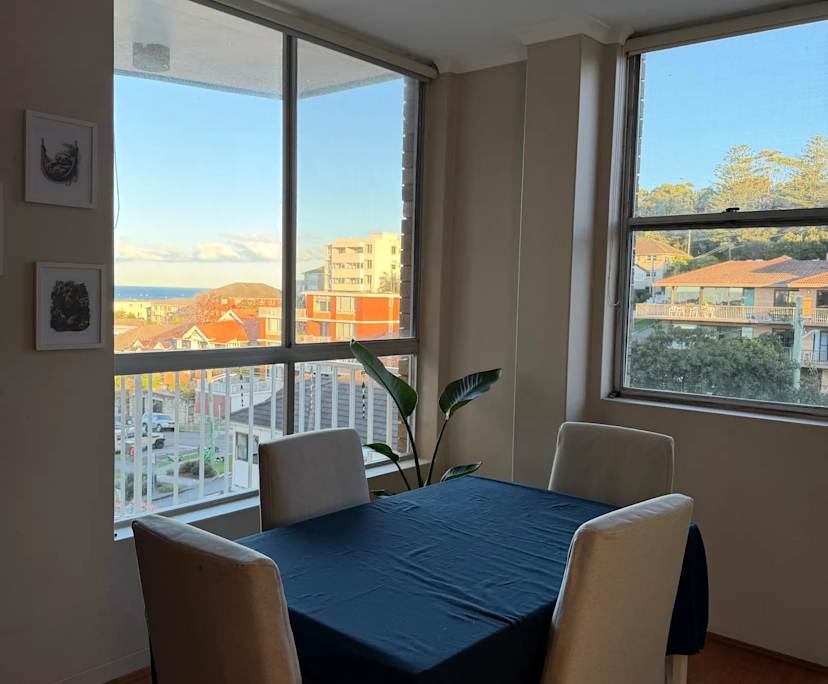 Furnished room in a flatshare