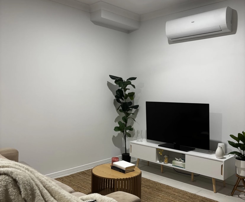 Room in a share house