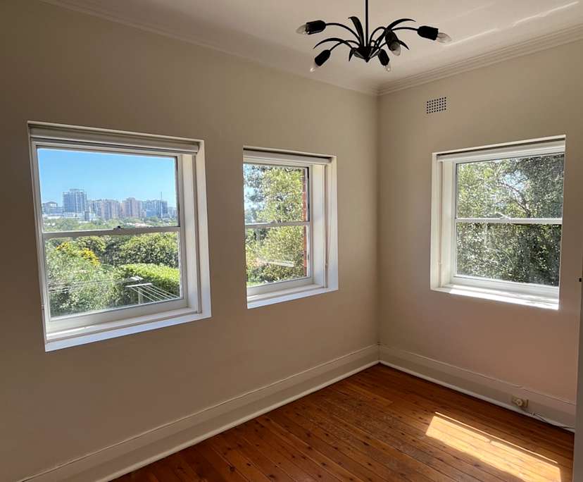 Furnished room in a flatshare