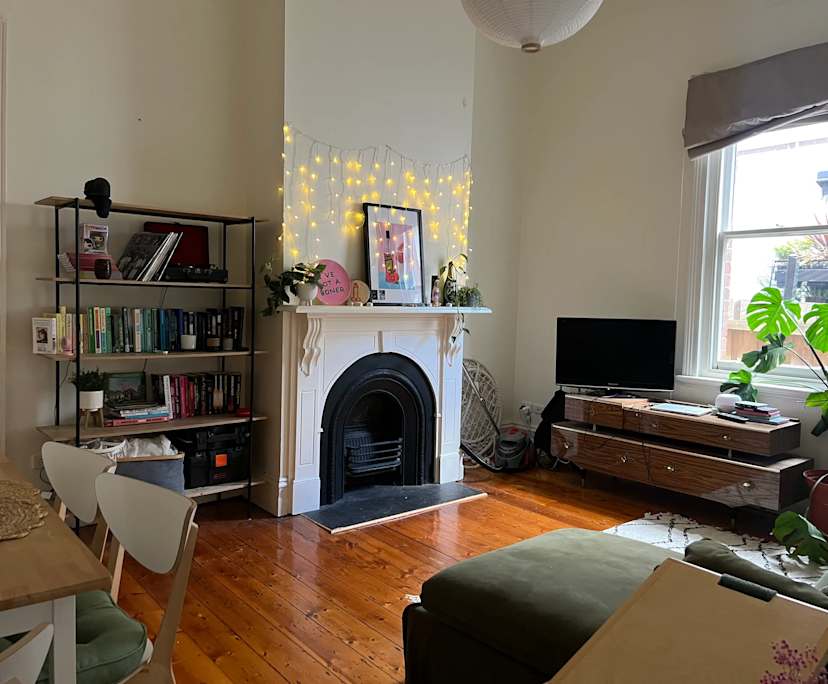 Room in a share house