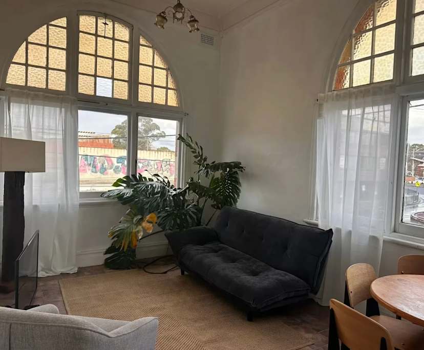 Furnished room in a flatshare