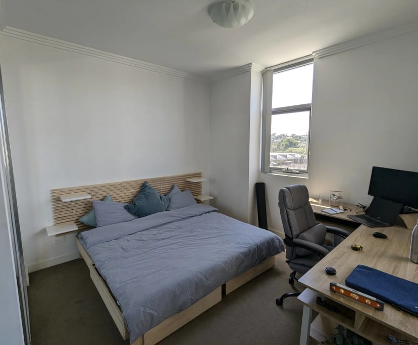 Furnished room with ensuite in a flatshare