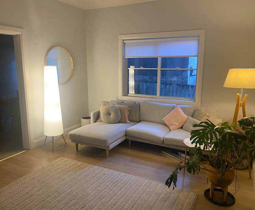 Furnished room in a flatshare