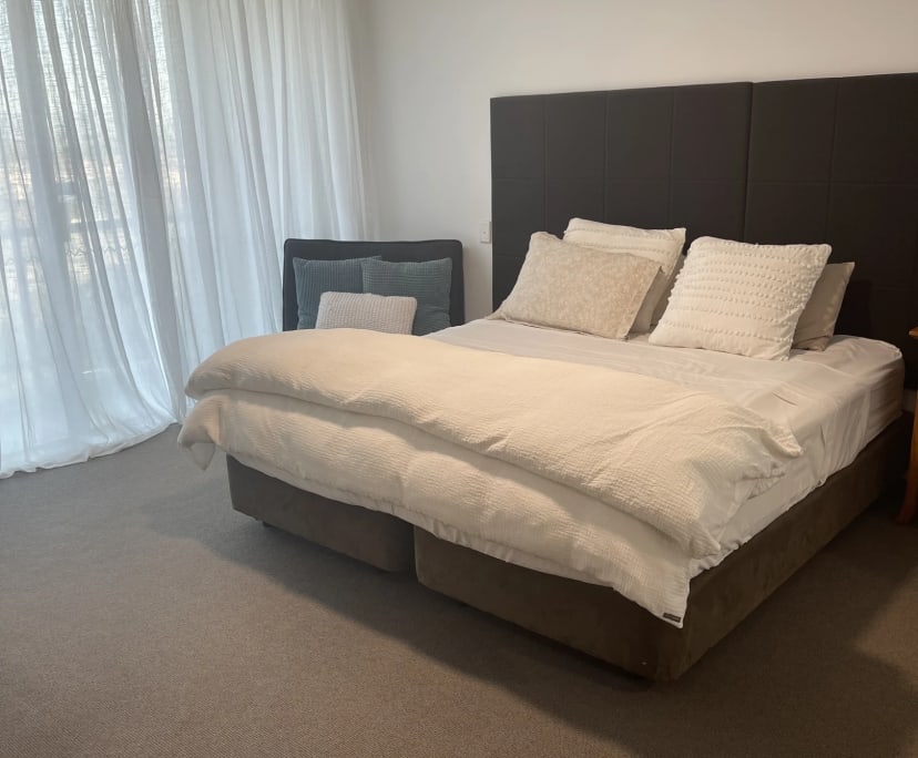 $550, Flatshare, 1 bathroom, Surfers Paradise QLD 4217
