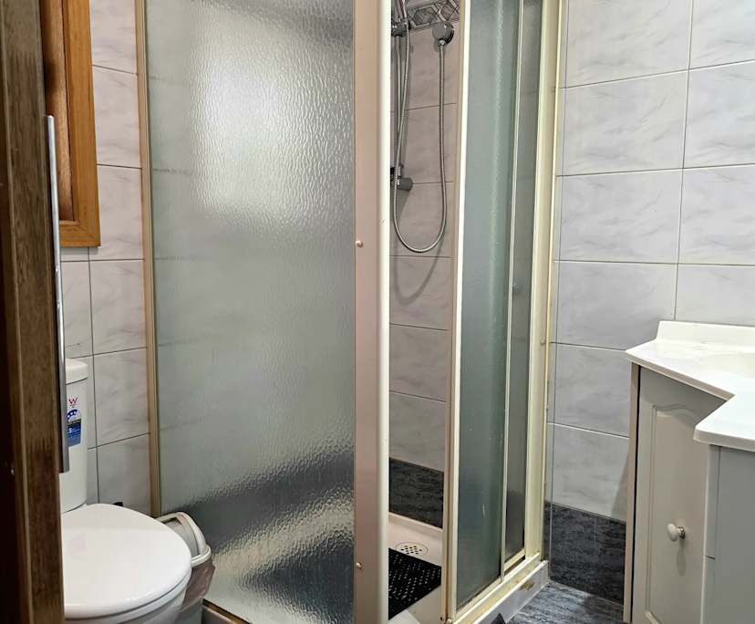 $250, Homestay, 4 bathrooms, Dandenong North VIC 3175