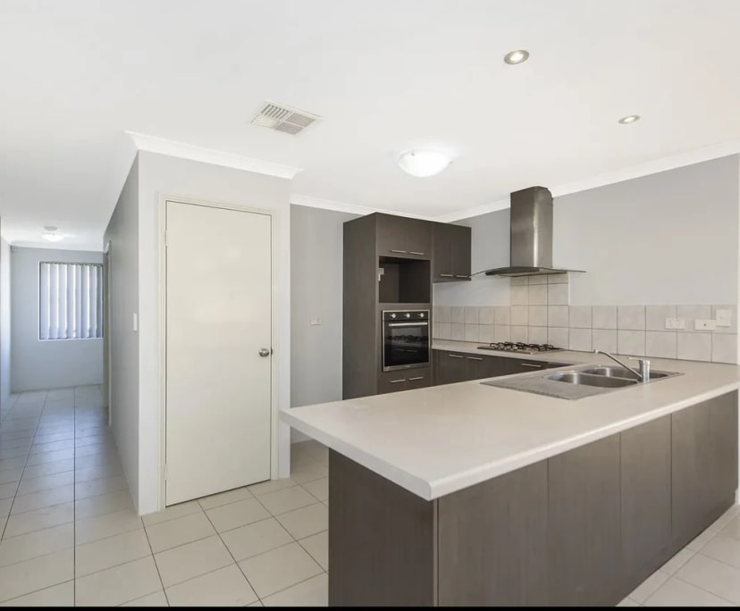 $250, Share-house, 3 bathrooms, East Cannington WA 6107