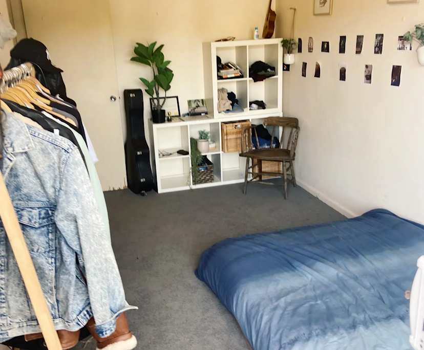 Unfurnished room in a flatshare