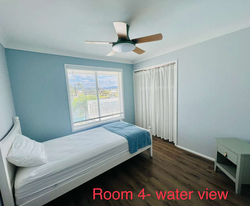 $350, Share-house, 5 bathrooms, Benowa QLD 4217