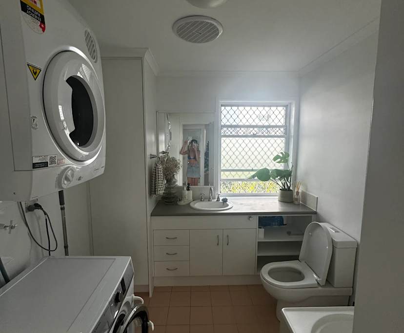 $450, Flatshare, 3 bathrooms, Main Beach QLD 4217