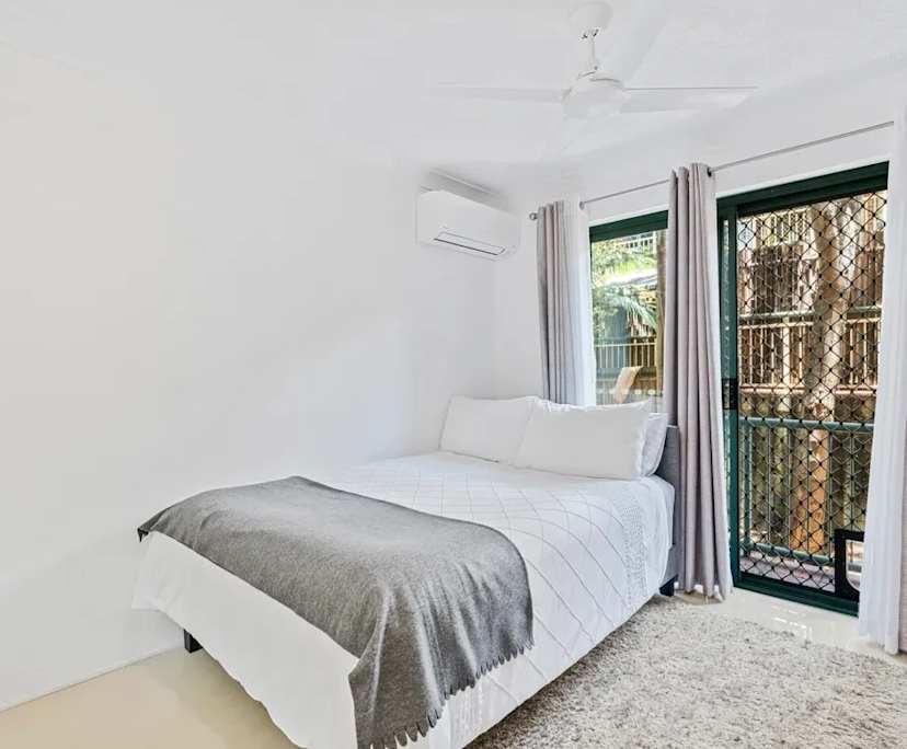 $825, Whole-property, 2 bathrooms, Southport QLD 4215