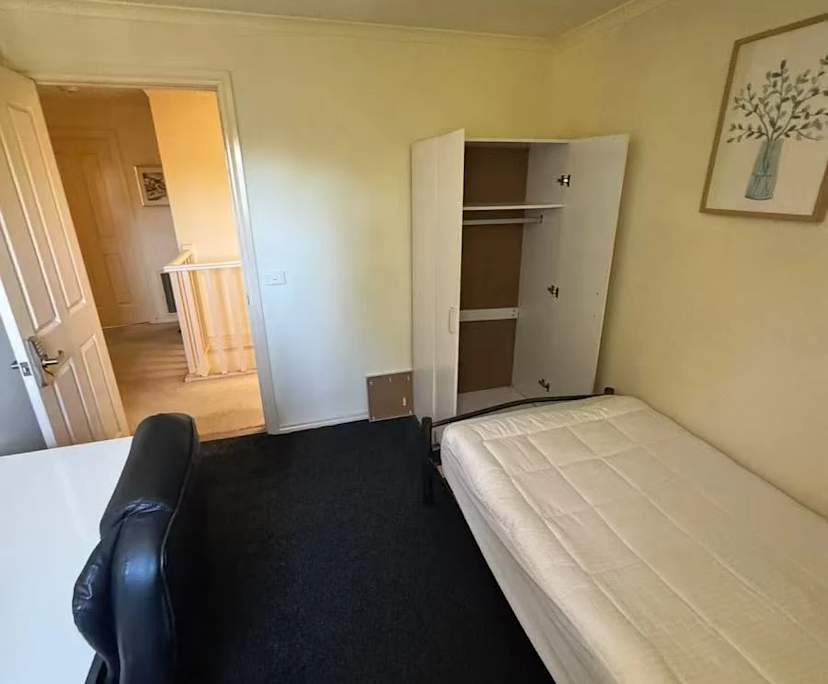 Furnished room in a share house