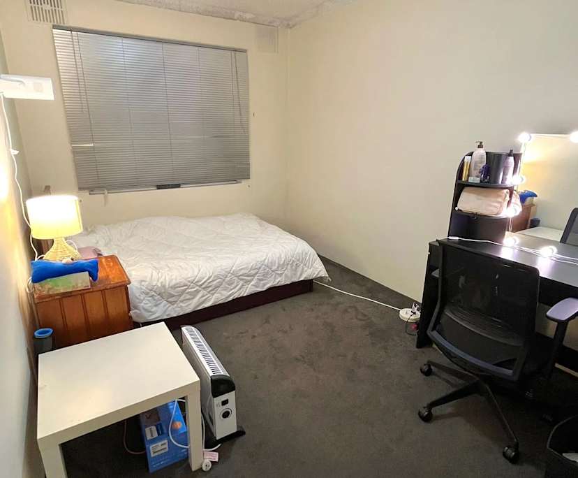 Furnished room in a flatshare