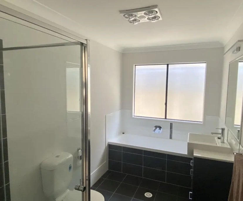 Room for Rent in Yarrabilba, QLD 250, Furnished,