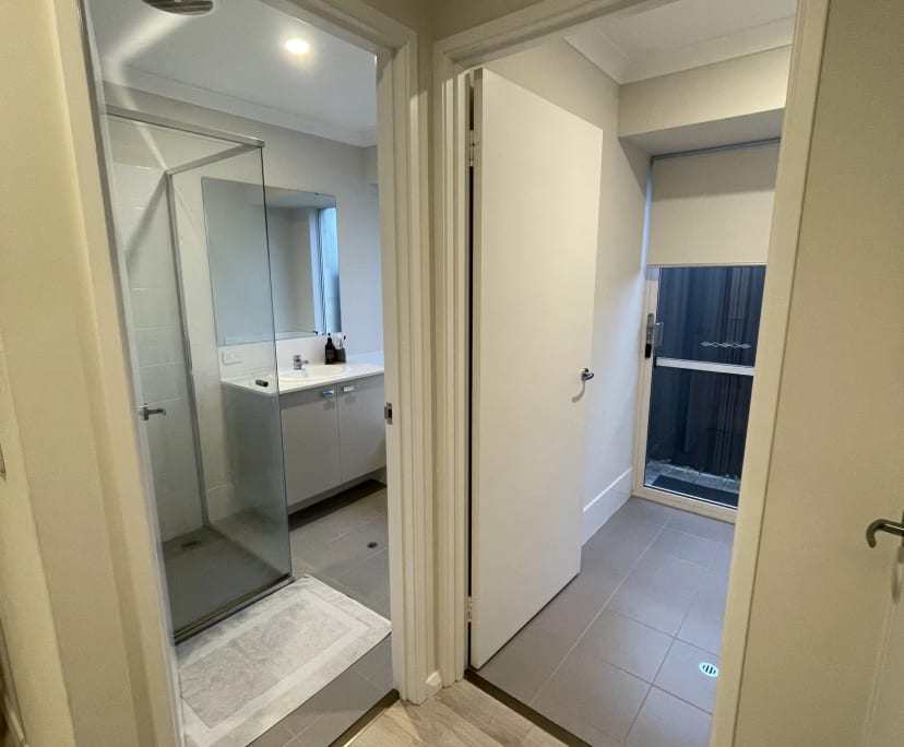 $350, Share-house, 4 bathrooms, Treeby WA 6164