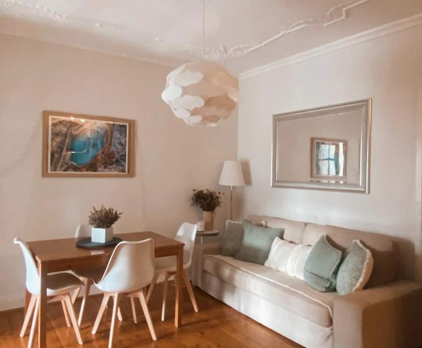 Furnished room in a flatshare