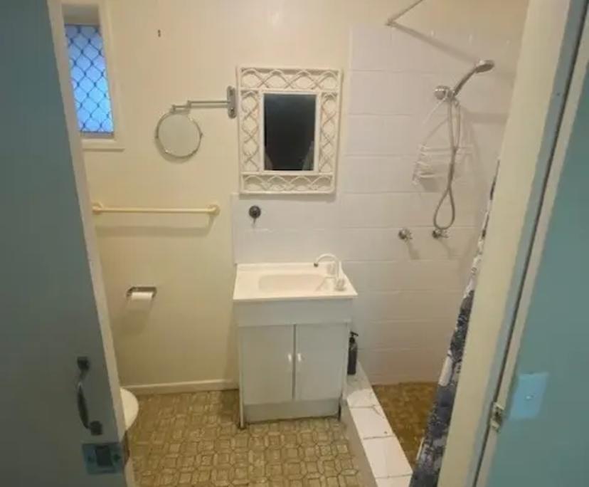 $500, Whole-property, 1 bathroom, Wynnum West QLD 4178
