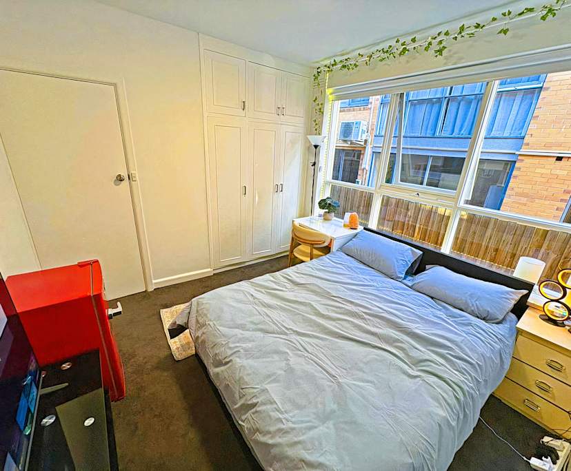 Furnished room in a flatshare