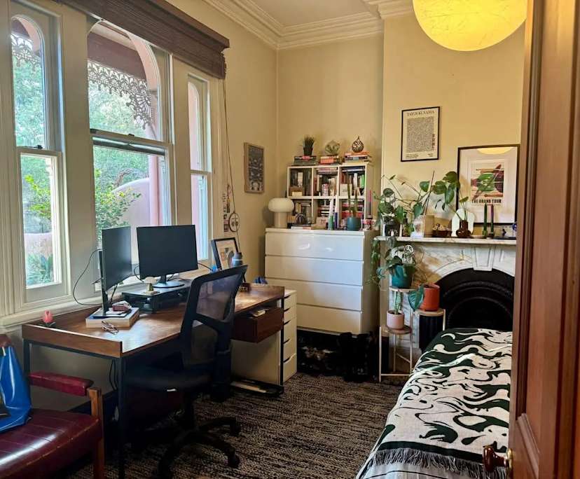 Room in a share house