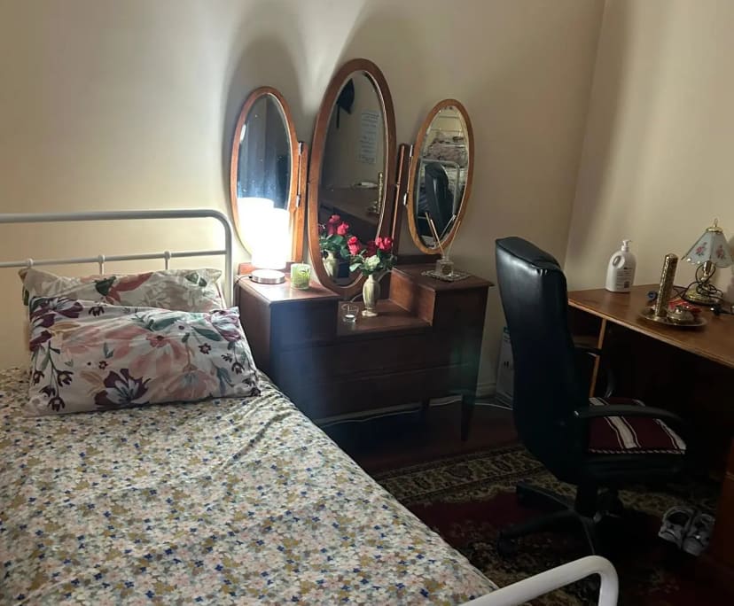 Furnished room in a share house