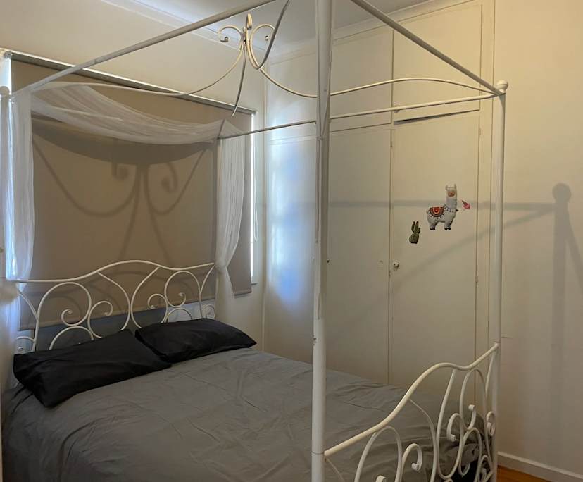 Room in a share house