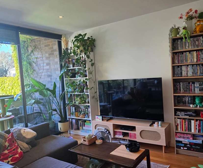 Unfurnished room in a flatshare
