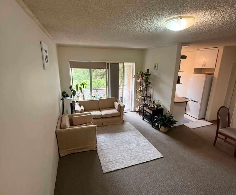 Unfurnished room in a flatshare