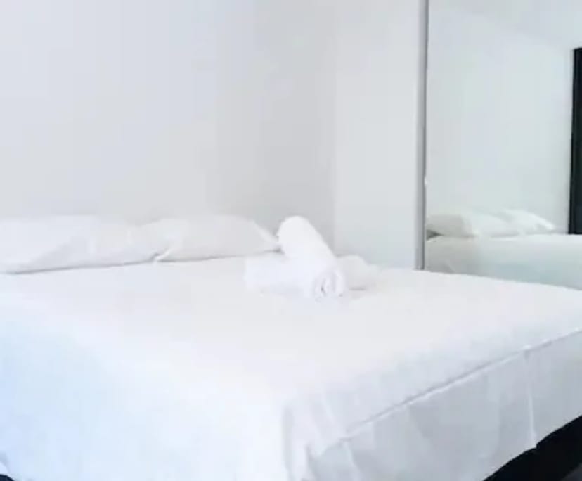 $830, Whole-property, 2 bathrooms, West Melbourne VIC 3003