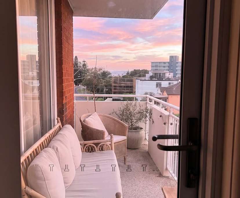 Furnished room in a flatshare