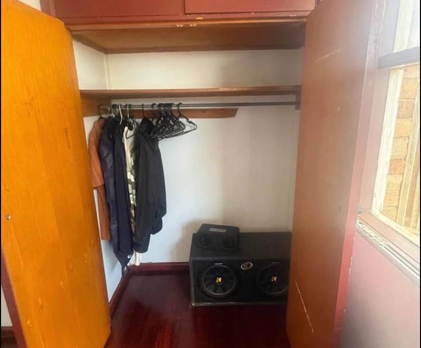 Room in a share house