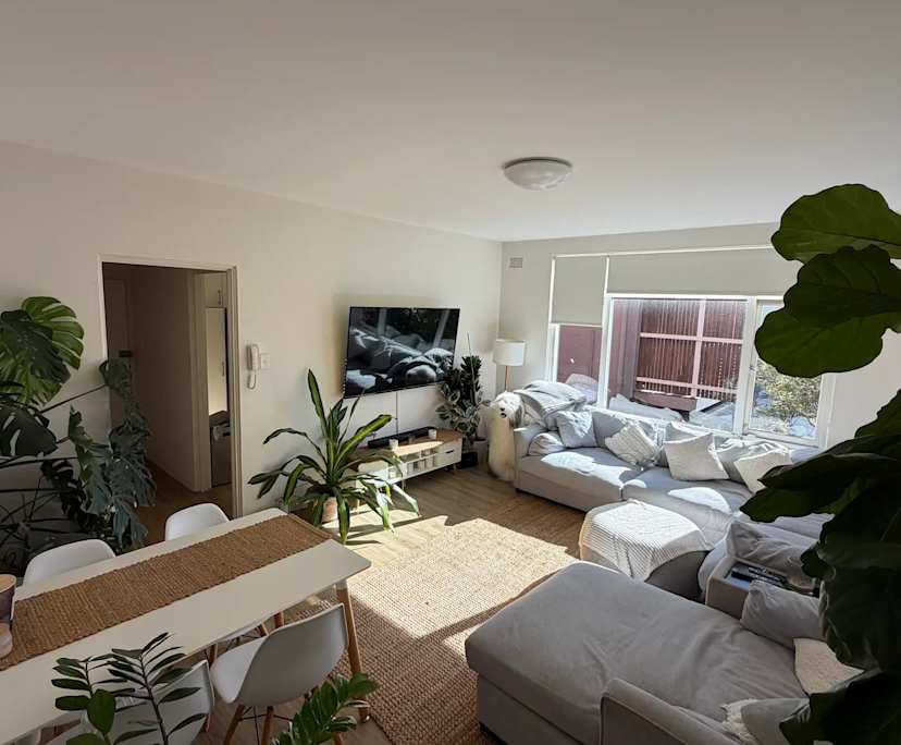 Furnished room in a flatshare