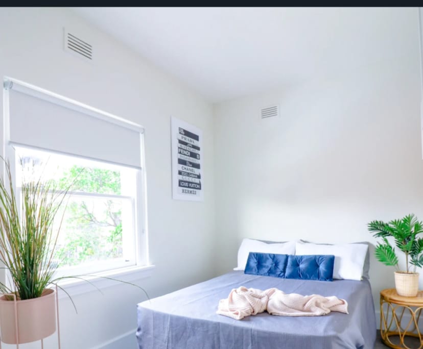 Furnished room in a flatshare