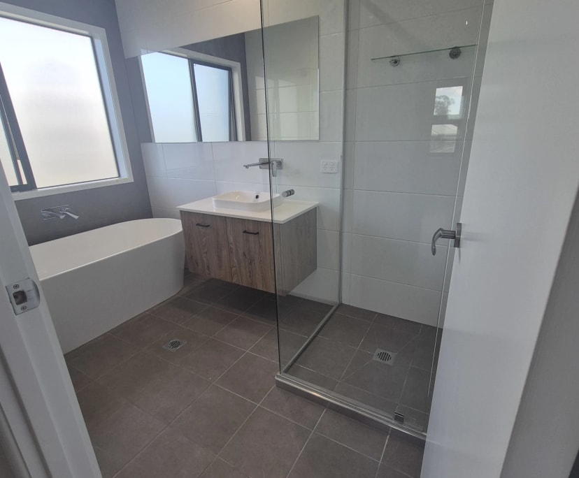 $250, Share-house, 5 bathrooms, Bethania QLD 4205