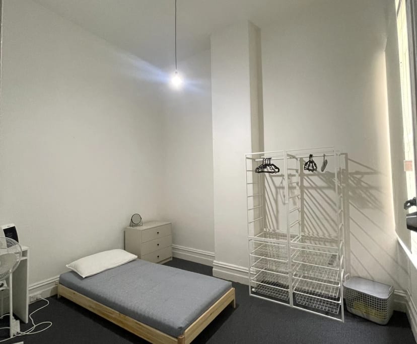 Furnished room in a flatshare