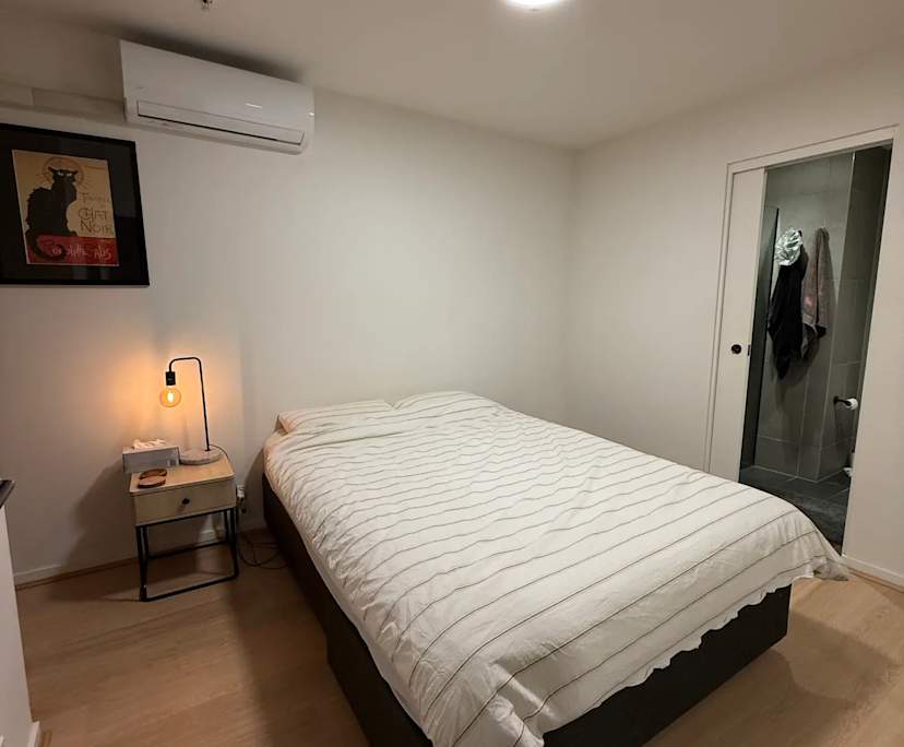 Furnished room with ensuite in a flatshare