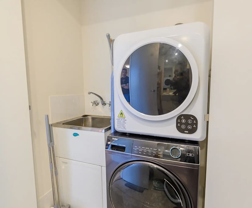 $825, 1-bed, 1 bathroom, Southbank VIC 3006