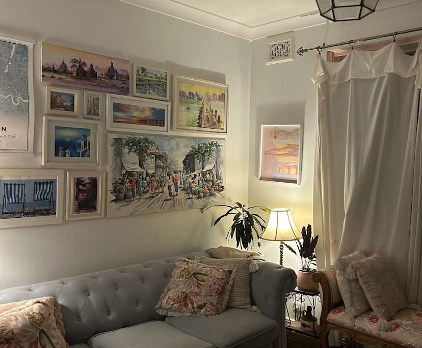 Furnished room in a flatshare