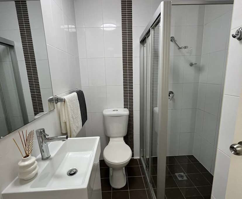 Unfurnished room with ensuite in a flatshare