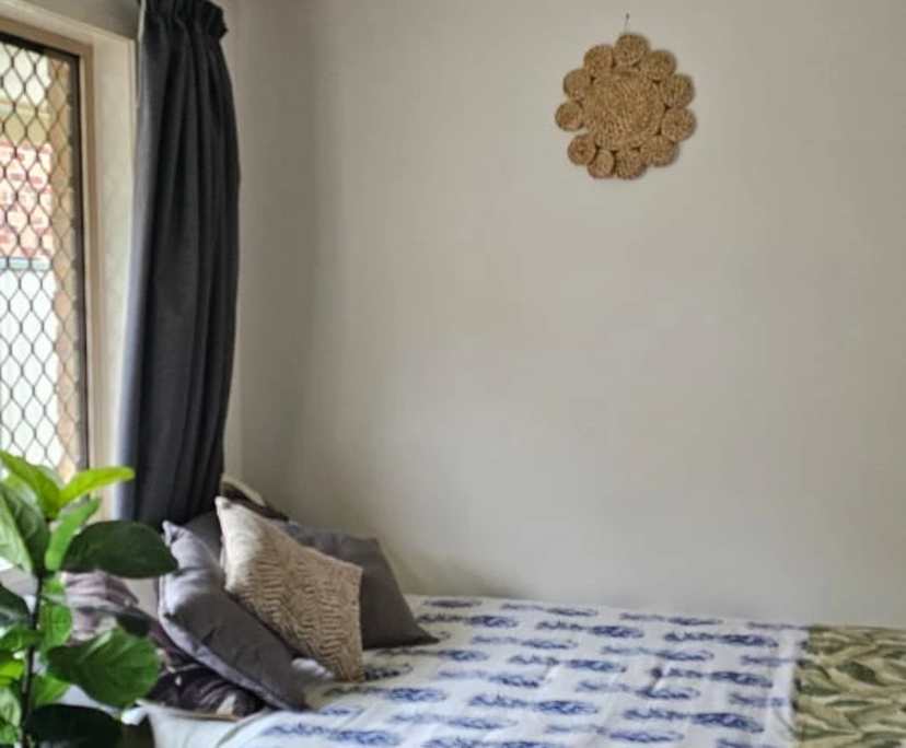 $350, Share-house, 2 bathrooms, Parkwood QLD 4214