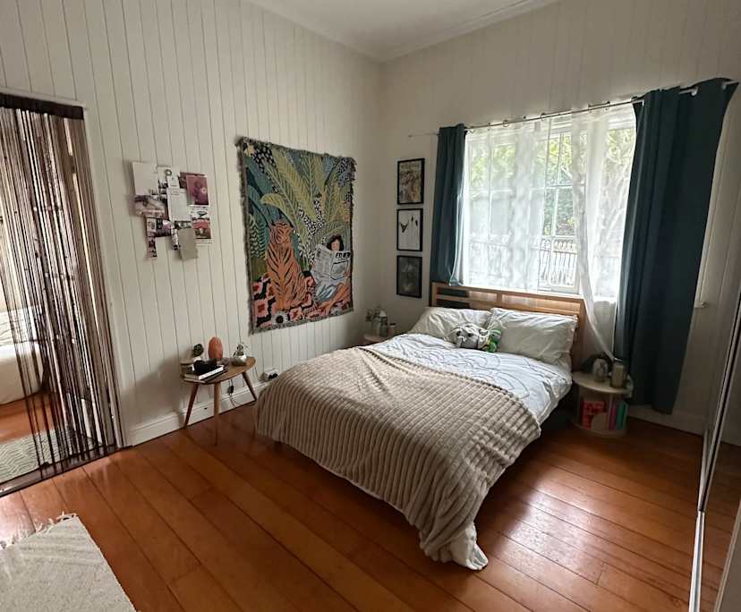 Furnished room in a share house