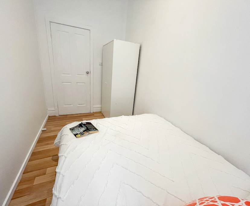 $1,695, Whole-property, 5 bathrooms, Balaclava VIC 3183