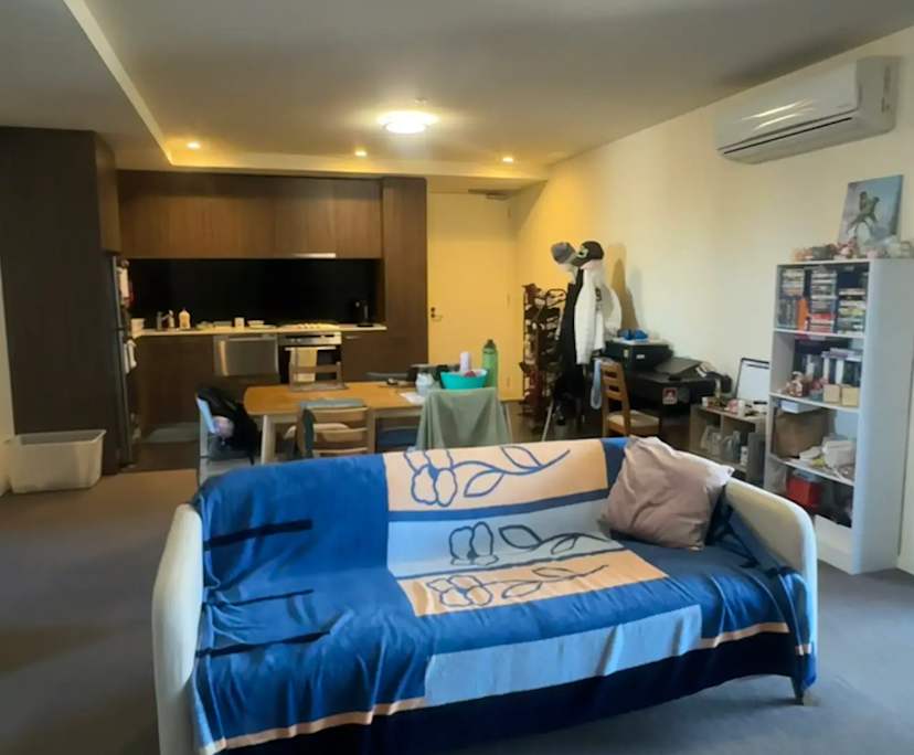 Unfurnished room in a flatshare