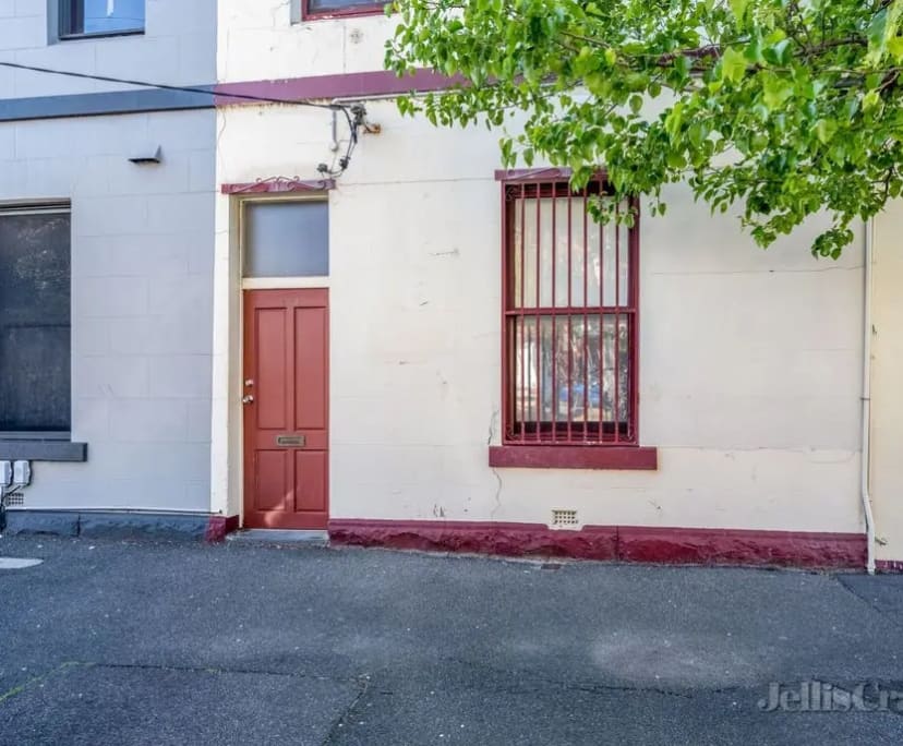Unfurnished room in a share house