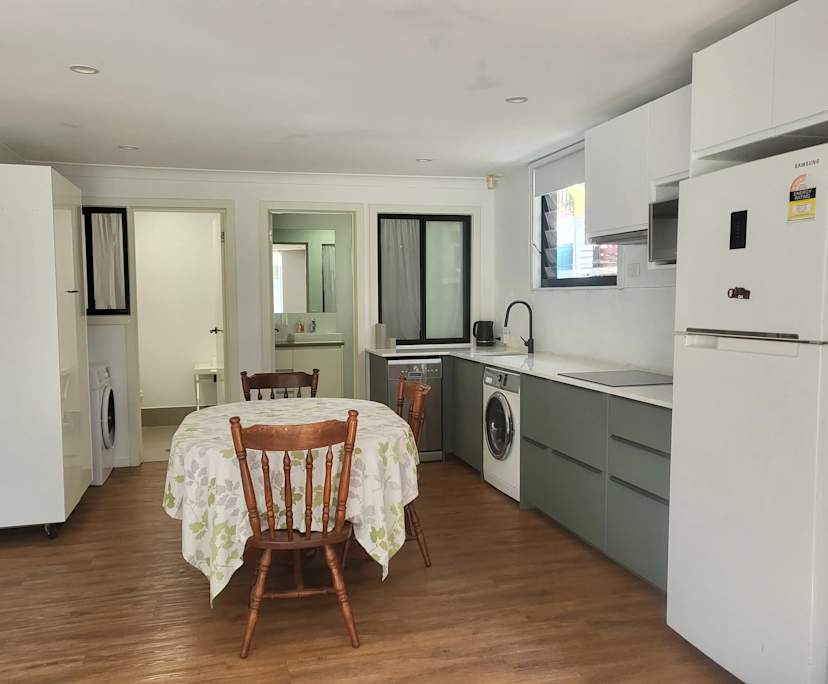 $625, Granny-flat, 1 bathroom, Miami QLD 4220