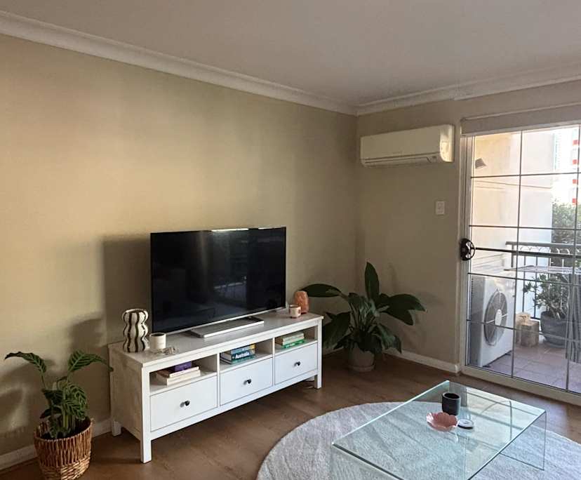 Furnished room with ensuite in a flatshare