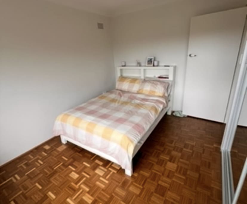 Furnished room in a flatshare
