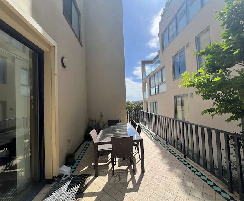 Furnished room in a flatshare