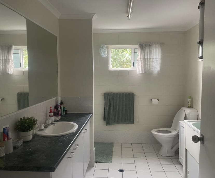 $240, Flatshare, 2 bathrooms, Manunda QLD 4870