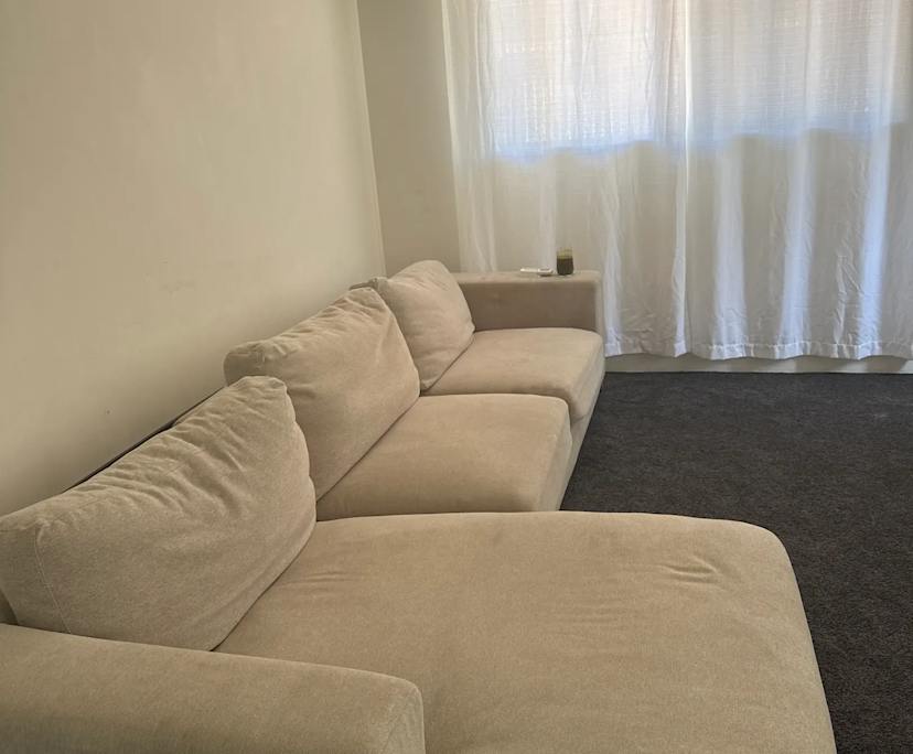 Furnished room in a flatshare