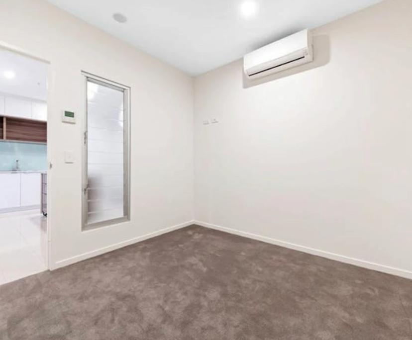 Unfurnished room with own bathroom